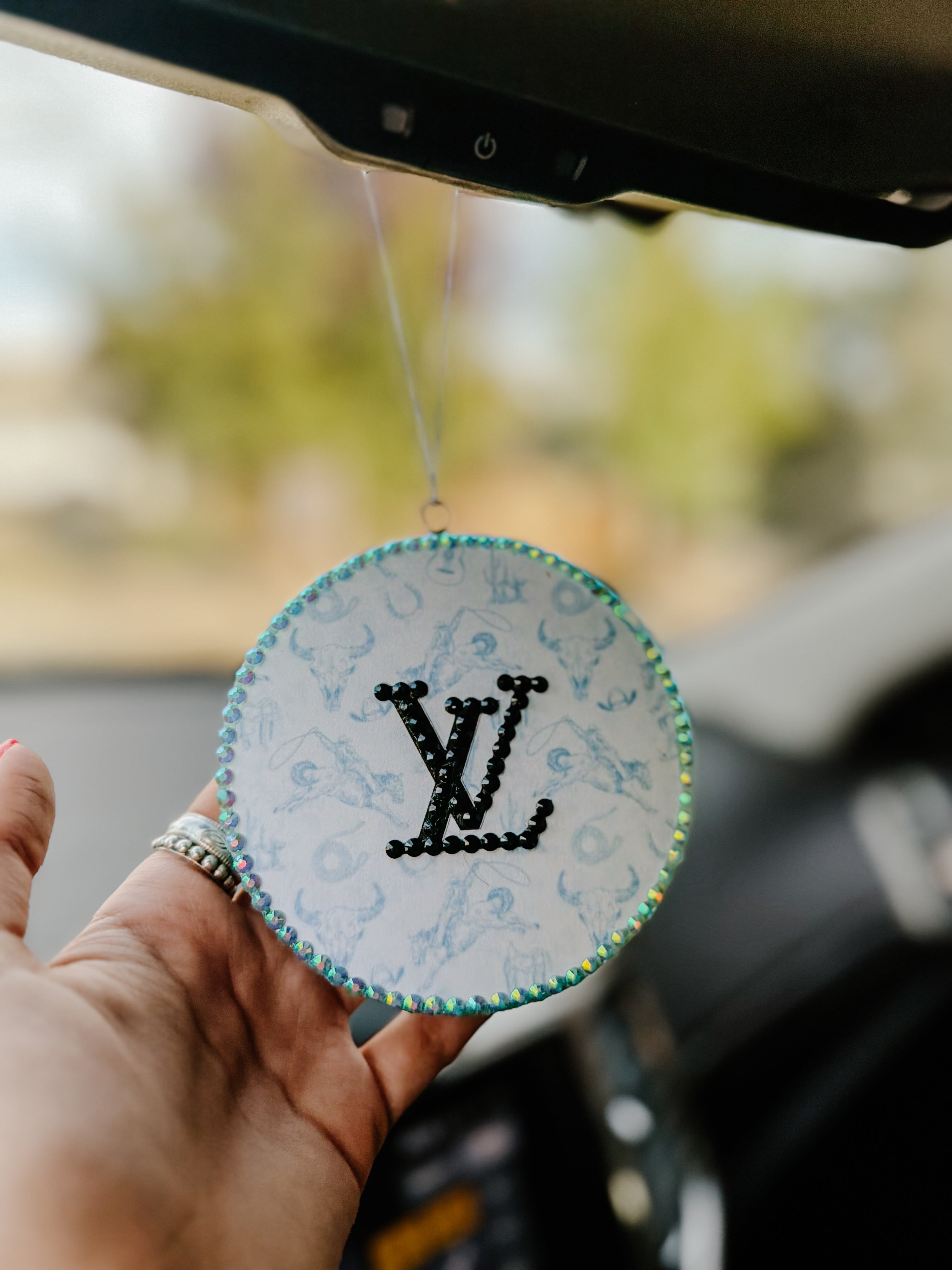 THE REN LV FESHIE