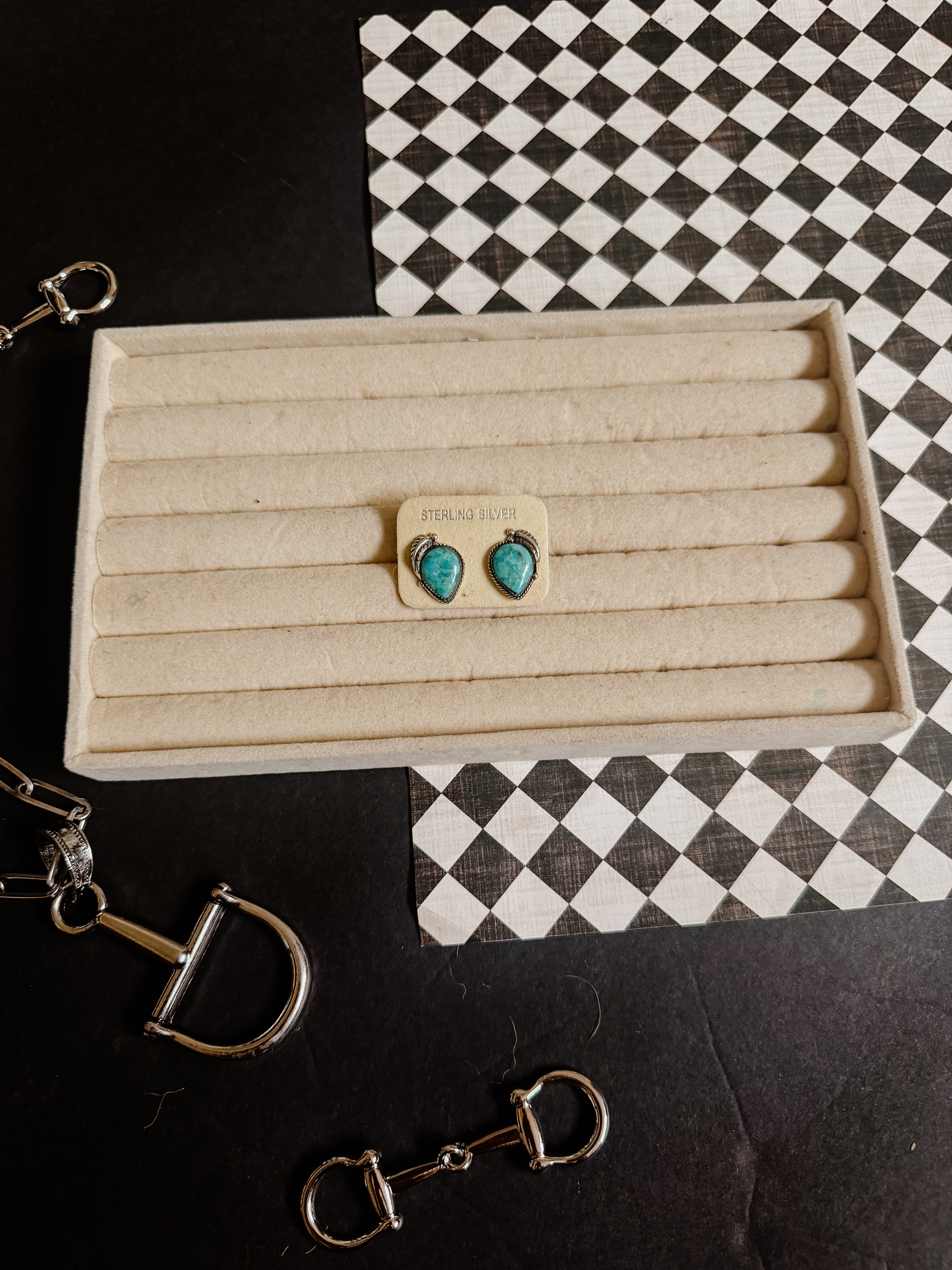 THE FINLEY FEATHER STUDS