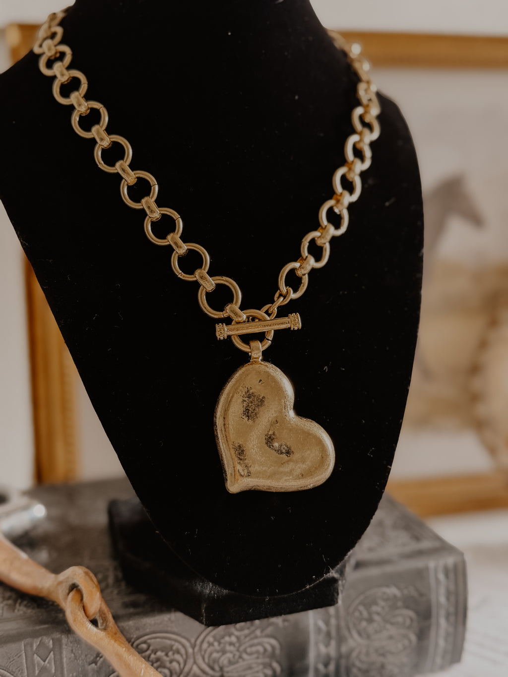 HAMMERED METAL HEART PENDANT NECKLACE