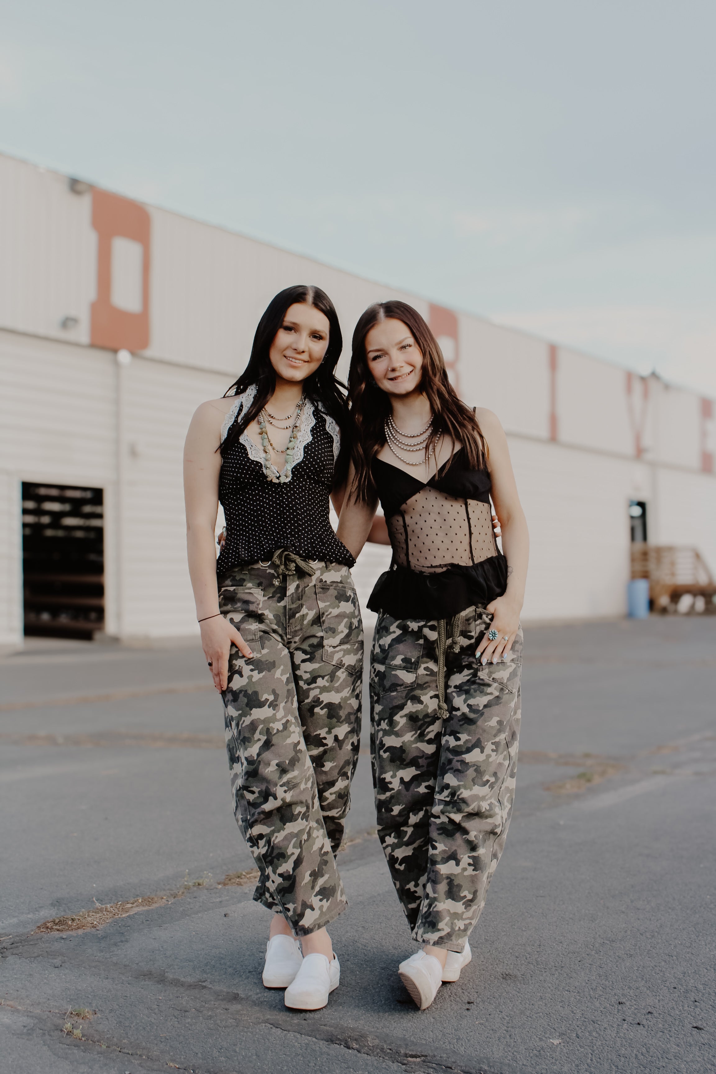 THE CINCH CAMO BARREL JEANS￼