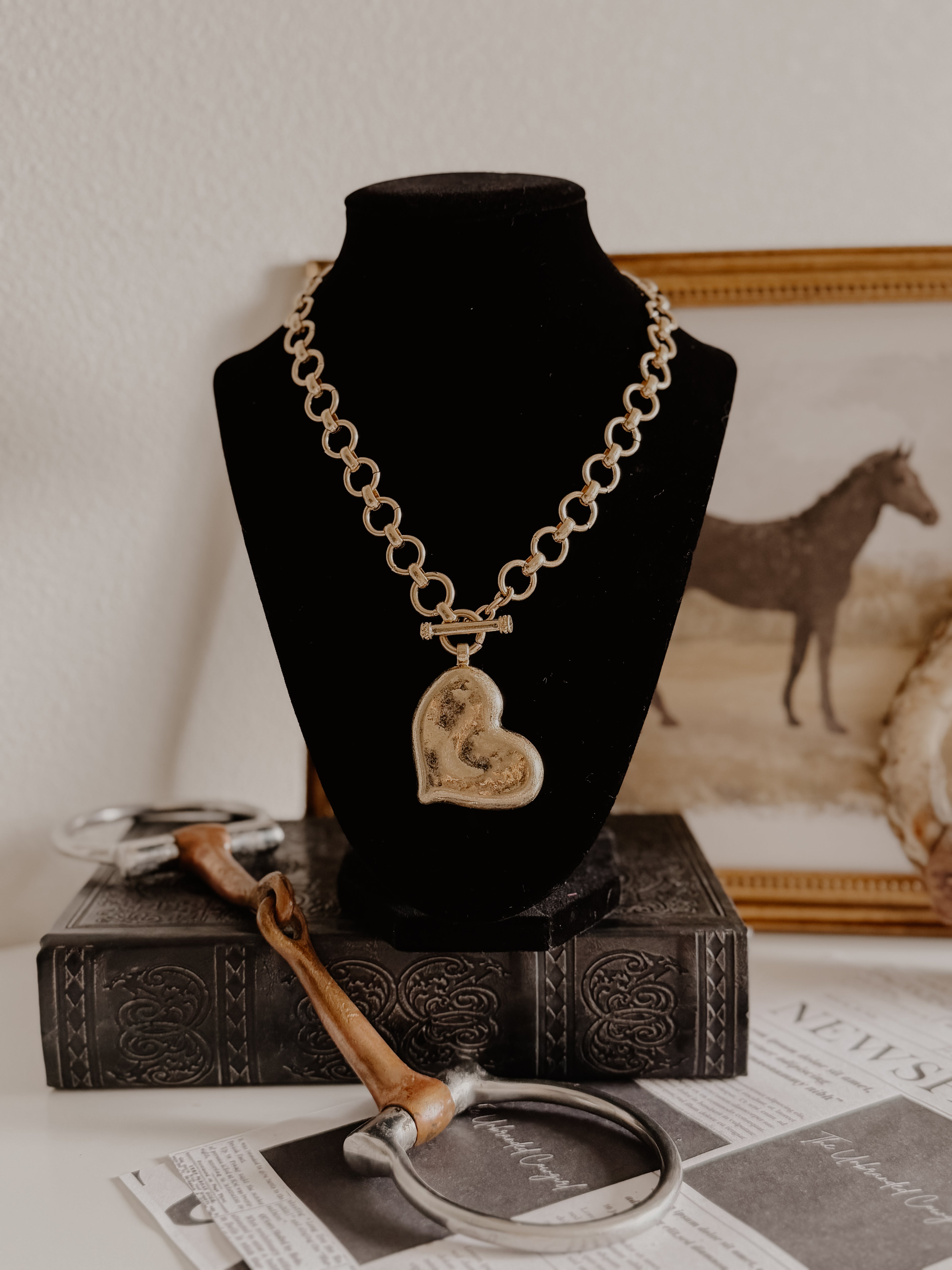 HAMMERED METAL HEART PENDANT NECKLACE