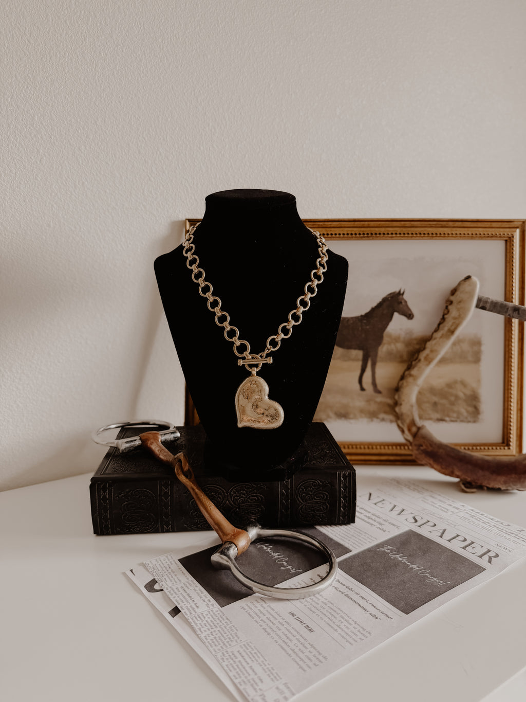 HAMMERED METAL HEART PENDANT NECKLACE