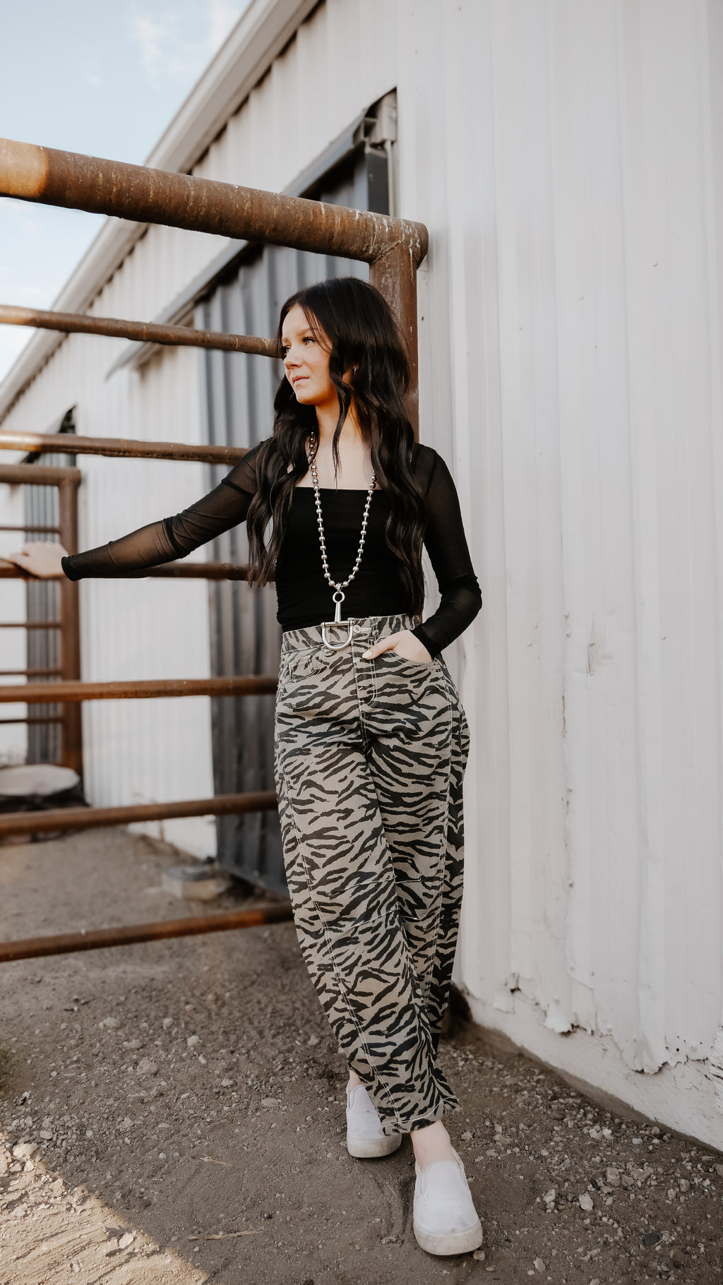 THE ZEBRA GIRL BARREL JEANS