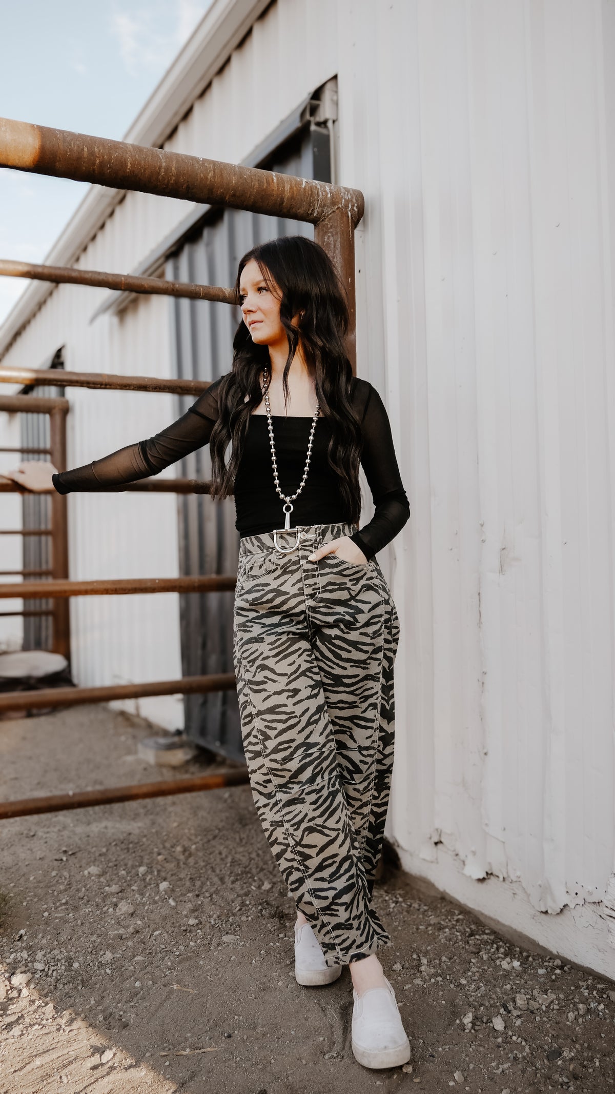 THE ZEBRA GIRL BARREL JEANS
