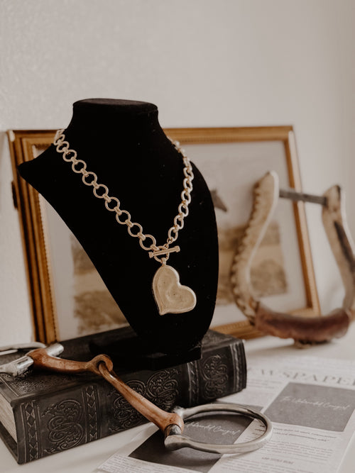 HAMMERED METAL HEART PENDANT NECKLACE