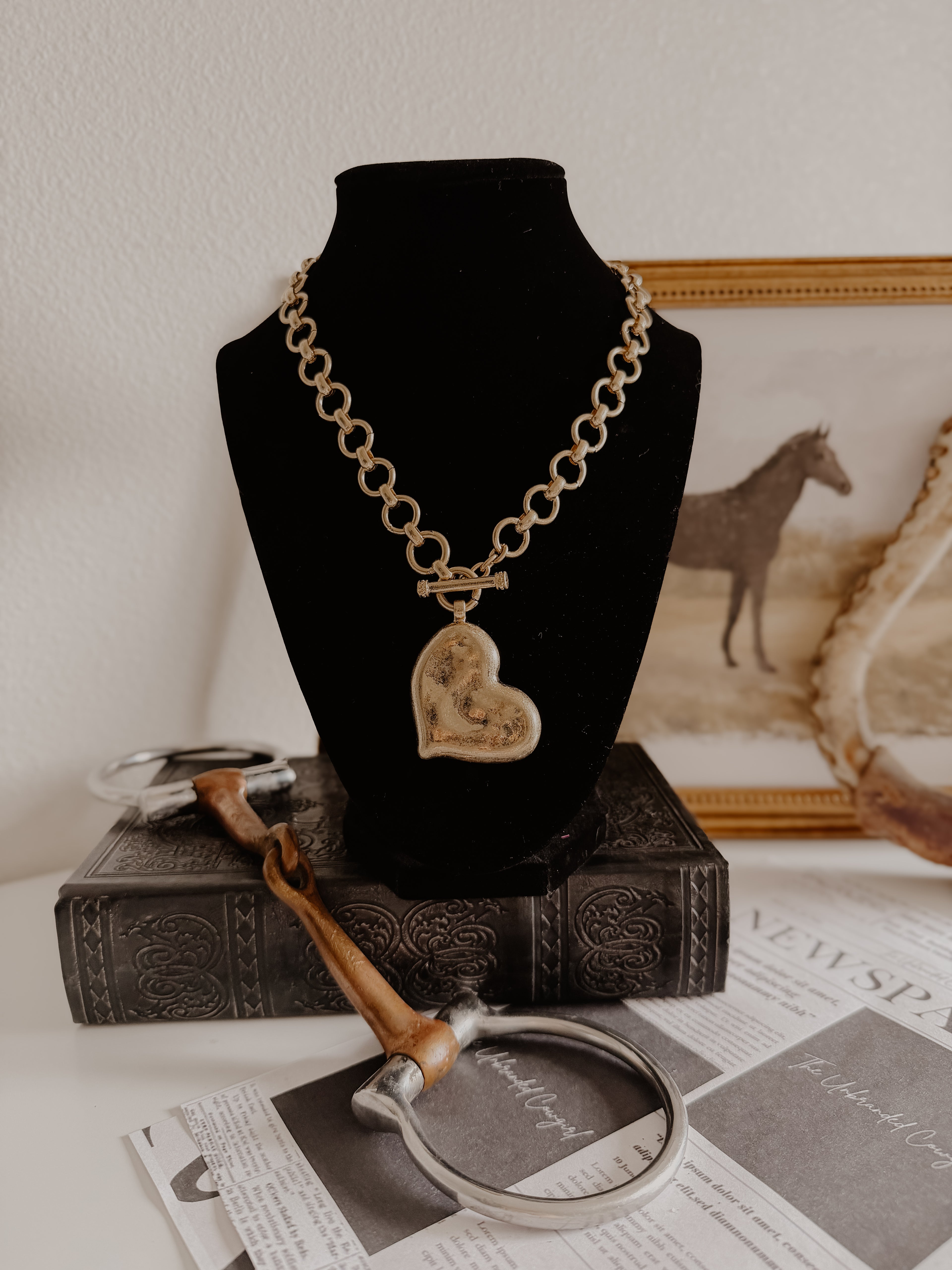 HAMMERED METAL HEART PENDANT NECKLACE