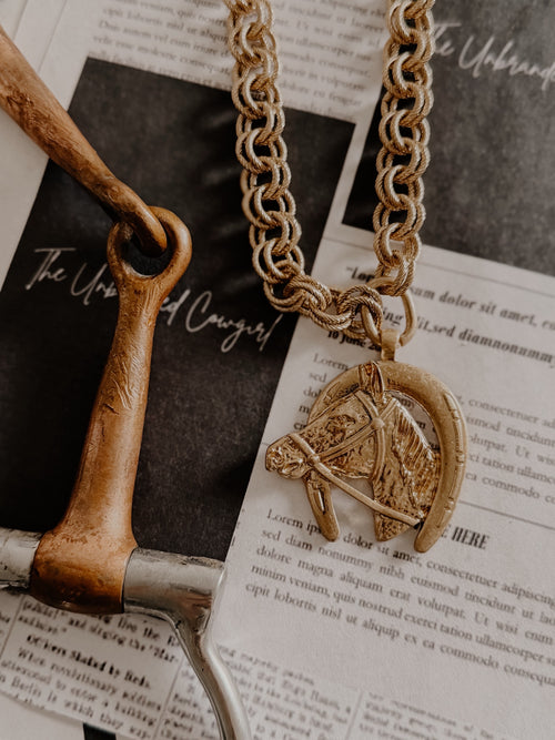 HORSESHOE PENDANT NECKLACE