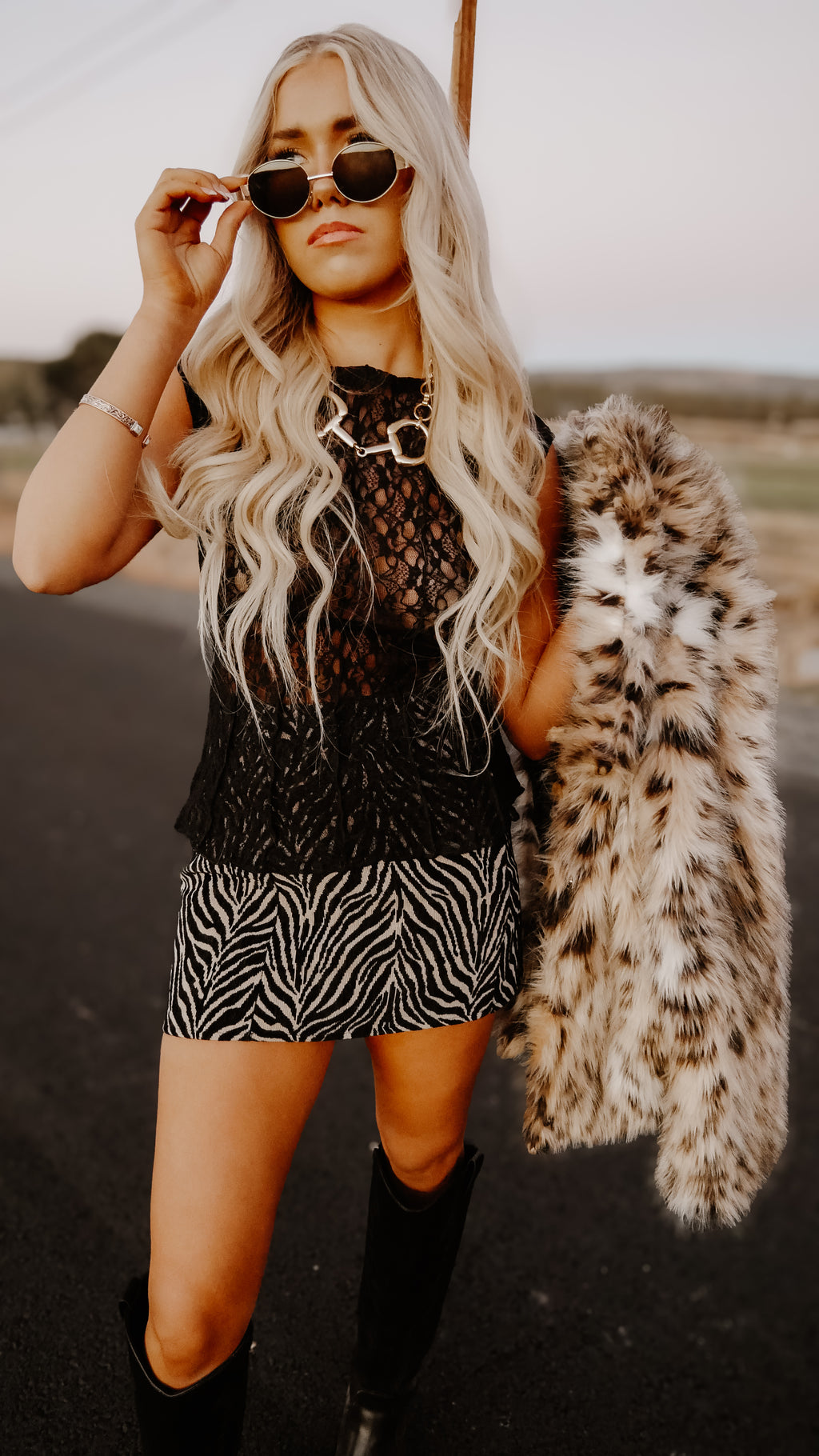 THE LACE TEE