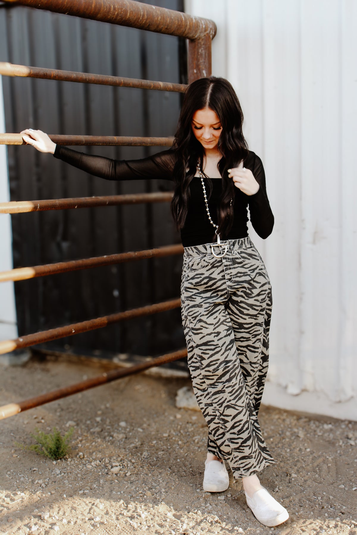 THE ZEBRA GIRL BARREL JEANS