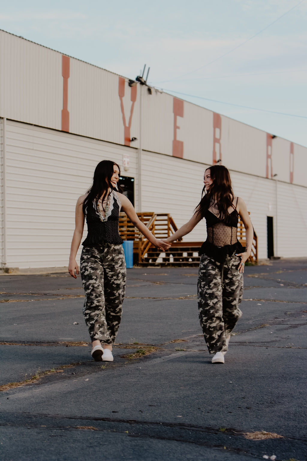 THE CINCH CAMO BARREL JEANS￼