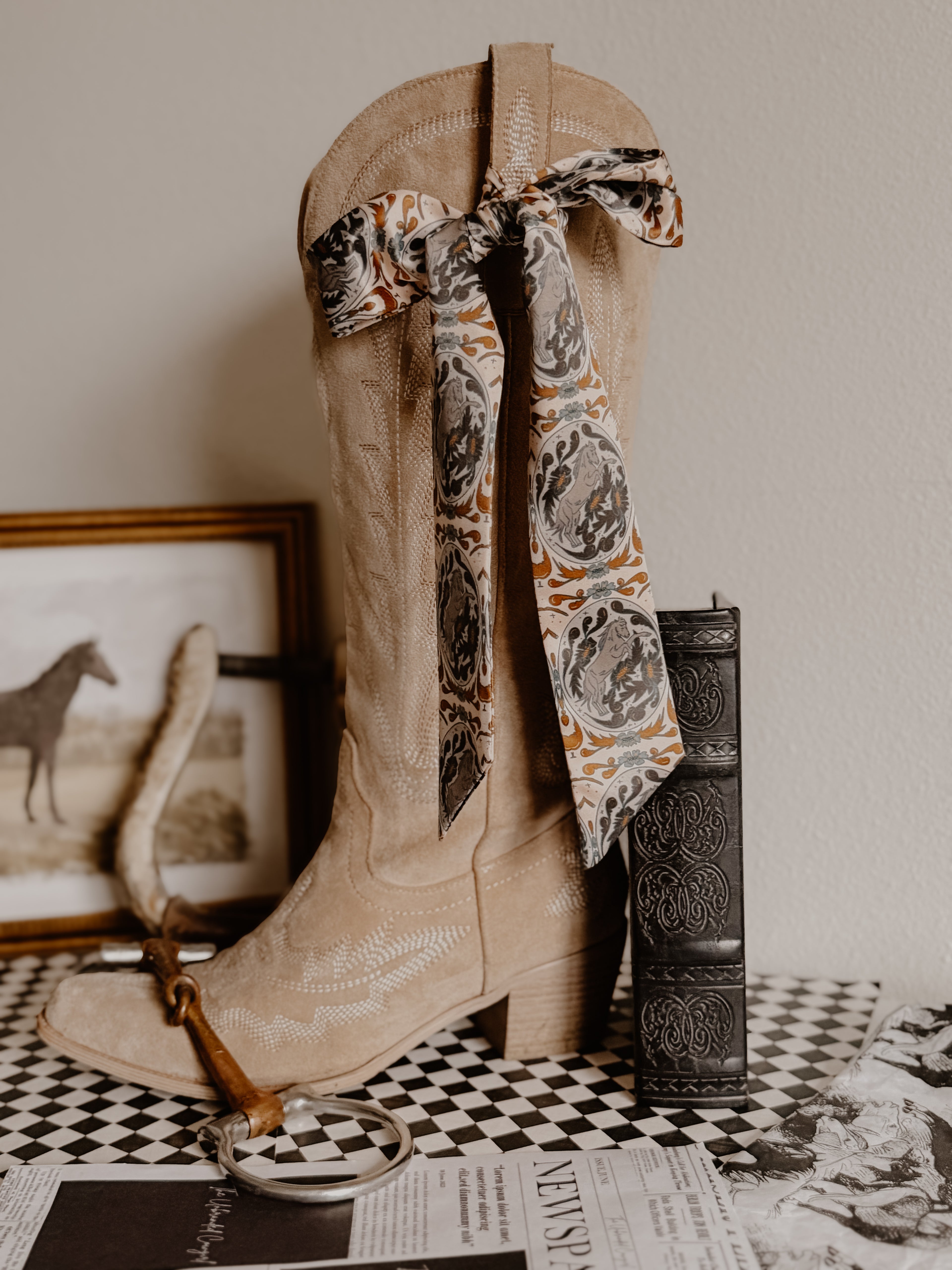 THE BLOOMIN' BRONC SILK TWILLY SCARF