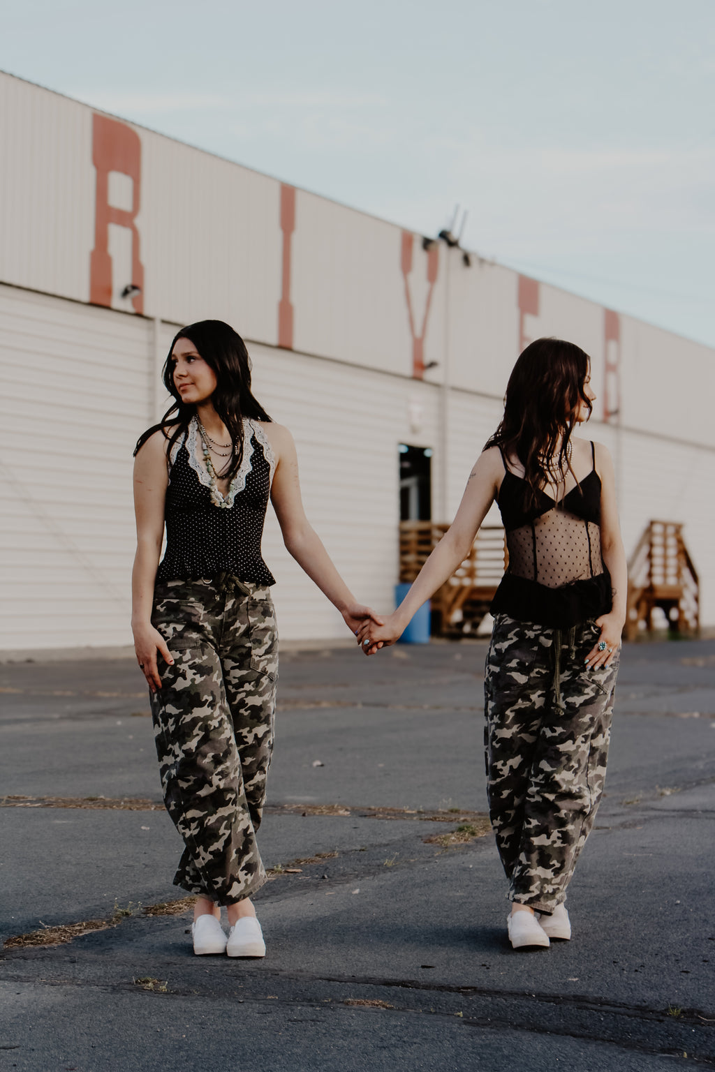 THE CINCH CAMO BARREL JEANS￼