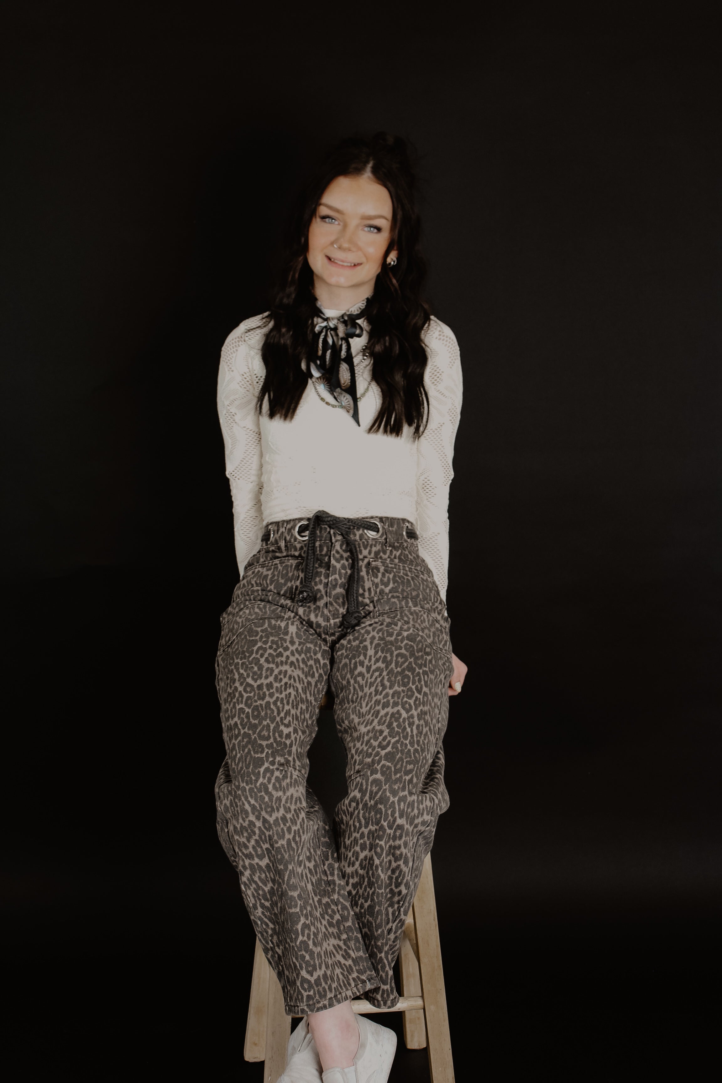 THE CINCH CHEETAH BARREL JEANS ￼