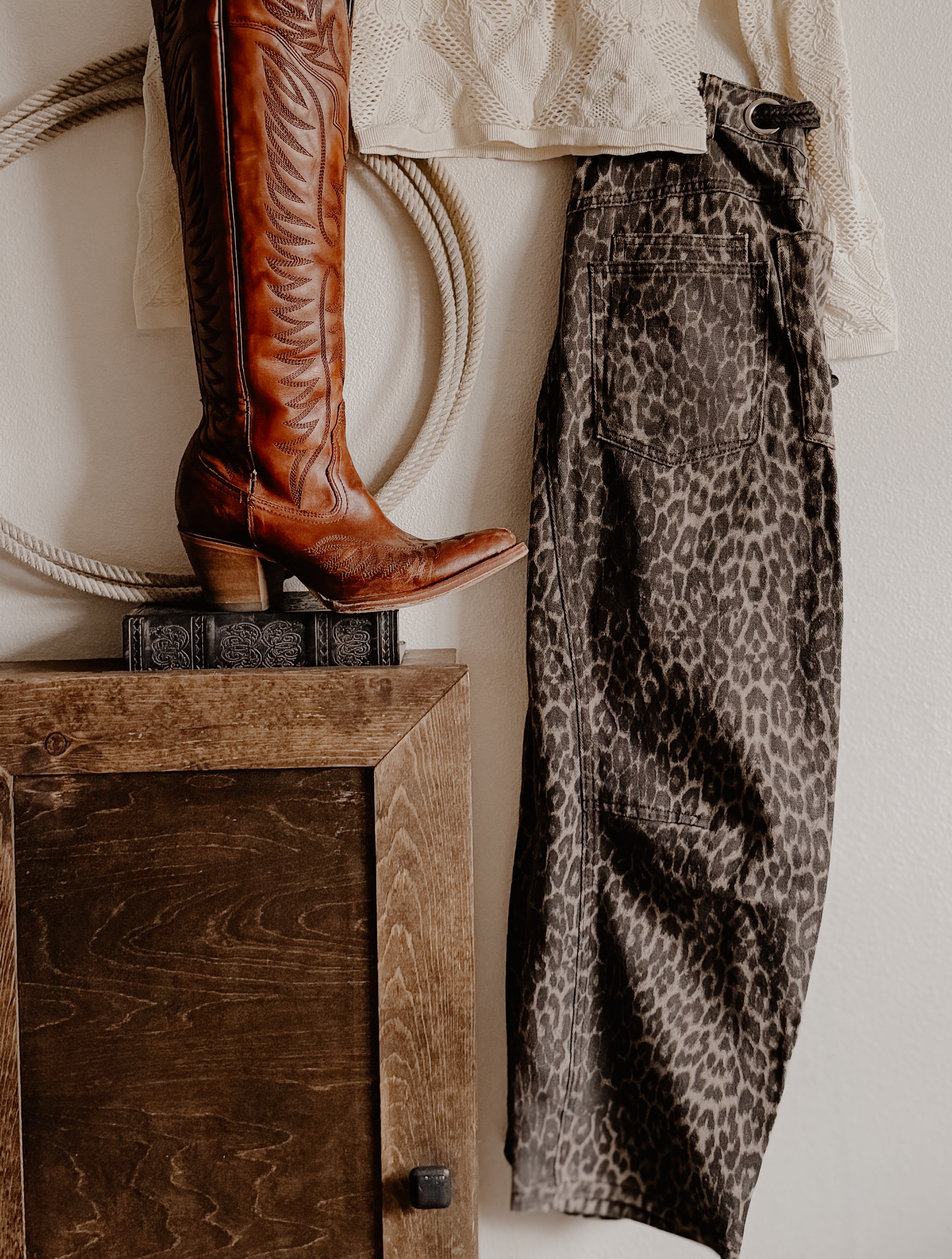 THE CINCH CHEETAH BARREL JEANS ￼