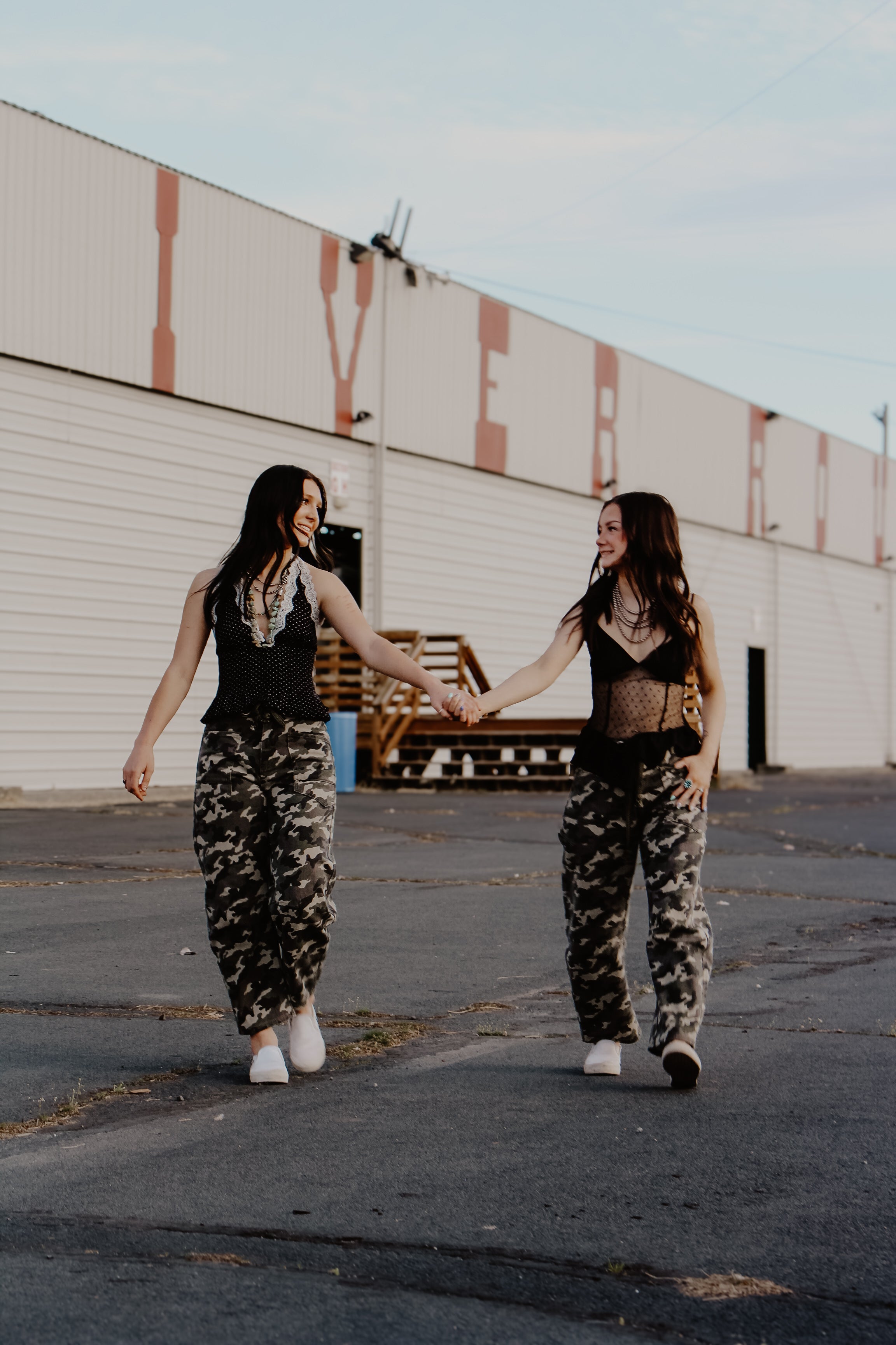 THE CINCH CAMO BARREL JEANS￼