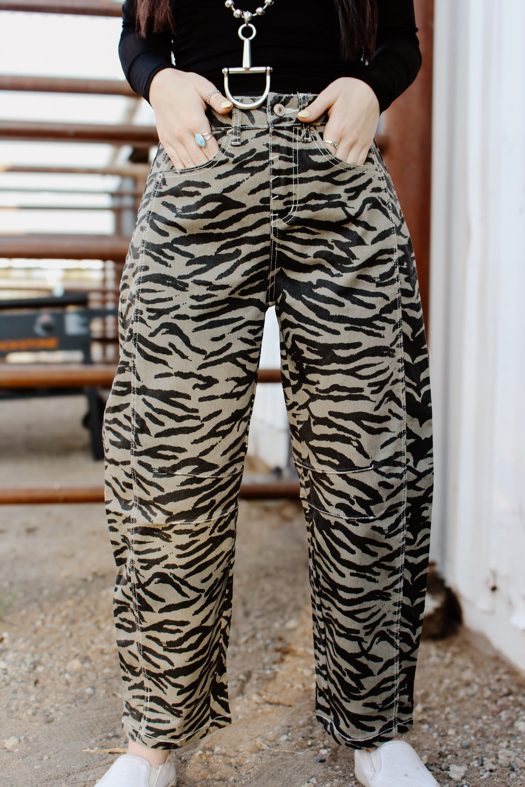 THE ZEBRA GIRL BARREL JEANS